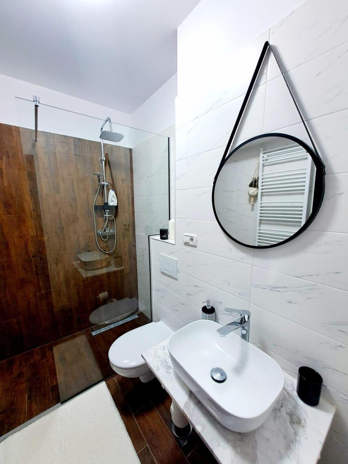 Mountain Breeze Luxury Ac & Parcare Privata Appartamento