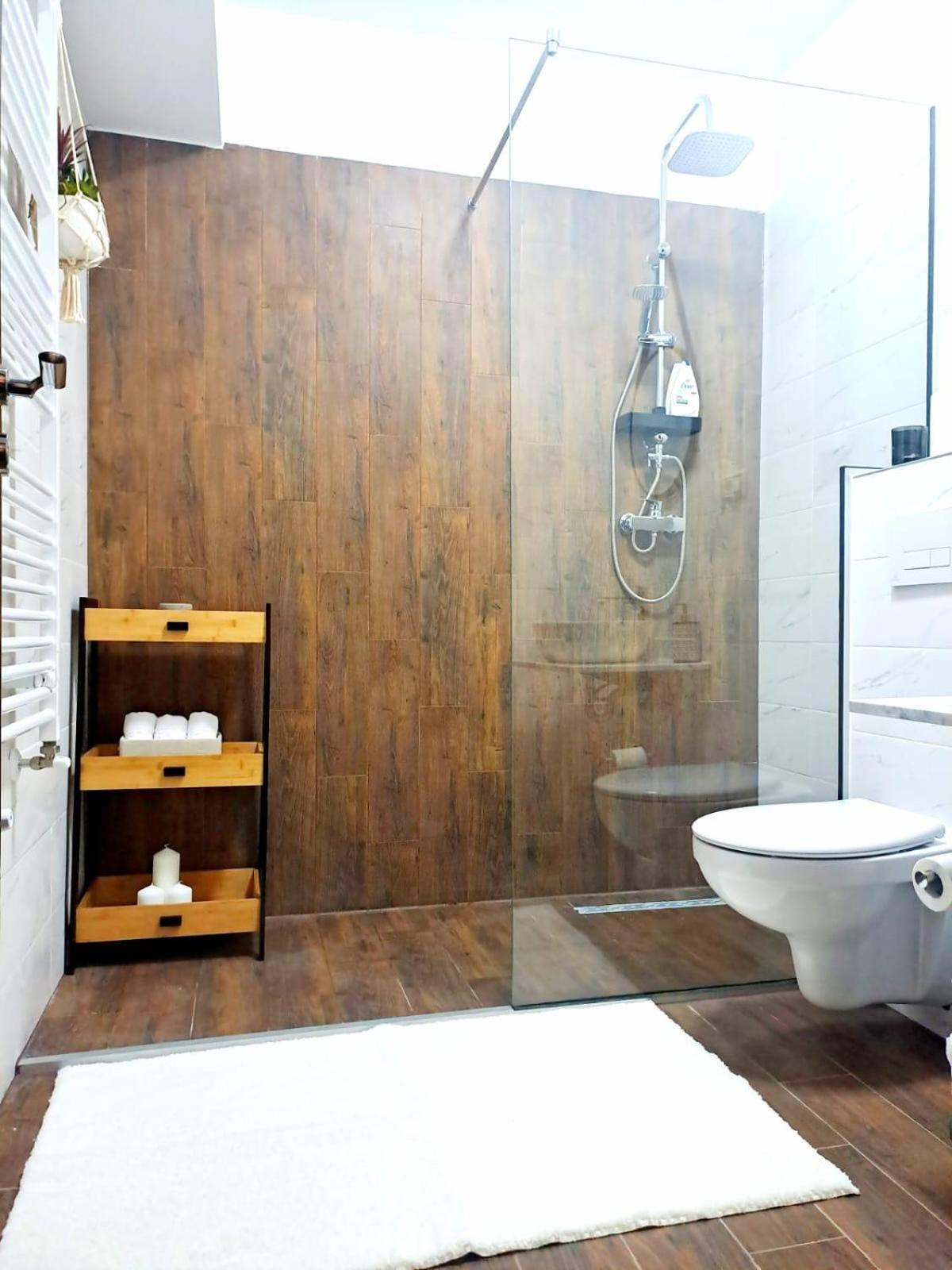 Mountain Breeze Luxury Ac & Parcare Privata Appartamento *